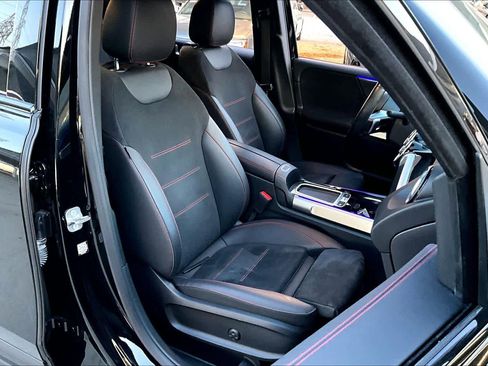 Used 2024 Mercedes-Benz GLB 250 image 9