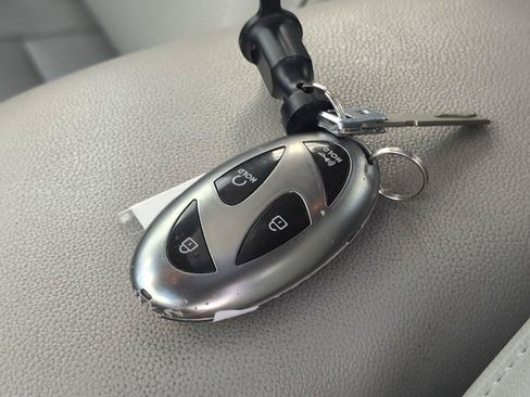 Used 2024 Hyundai Elantra Limited FWD image 16
