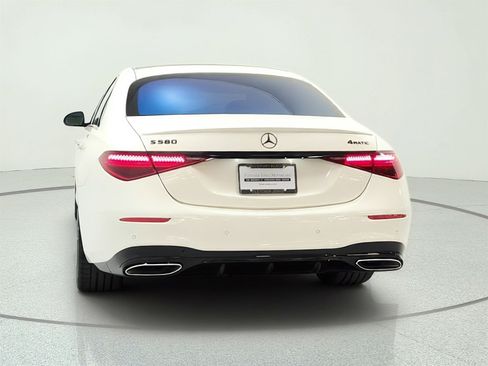 Used 2022 Mercedes-Benz S 580 4MATIC Sedan w/ AMG Line Package image 6