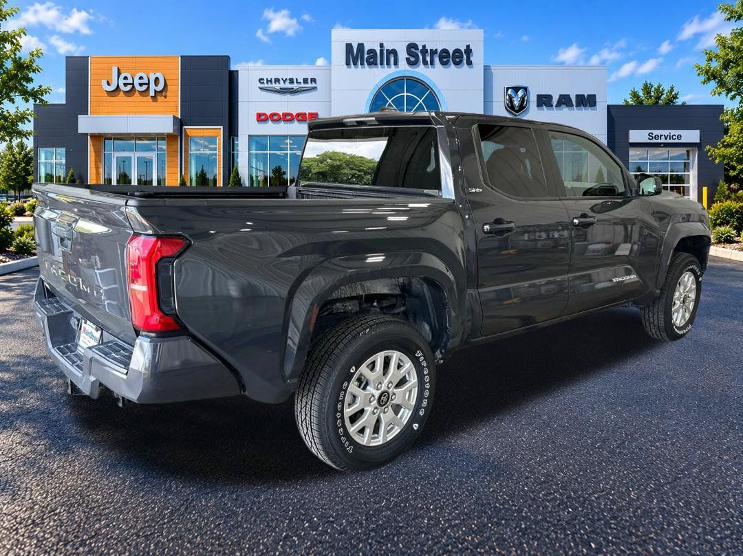 Used 2024 Toyota Tacoma SR5 AWD/4WD image 5