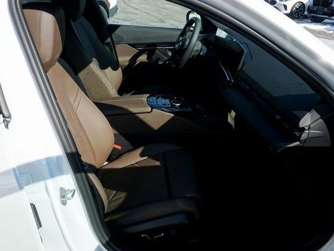 New 2026 BMW i5 eDrive40 image 11