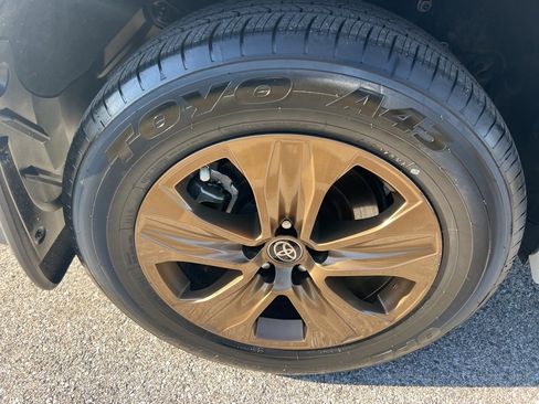 Used 2022 Toyota Highlander Bronze Edition image 16