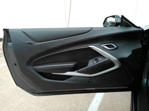 Used 2018 Chevrolet Camaro SS RWD image 11