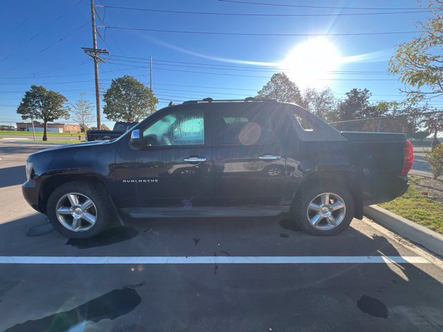Used 2011 Chevrolet Avalanche LS w/ Regional Value Package AWD/4WD image 6