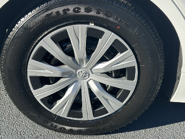 Used 2024 Toyota Camry LE FWD image 9