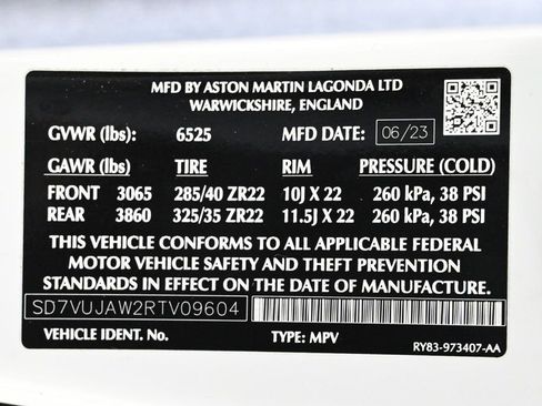 Used 2024 Aston Martin DBX image 30