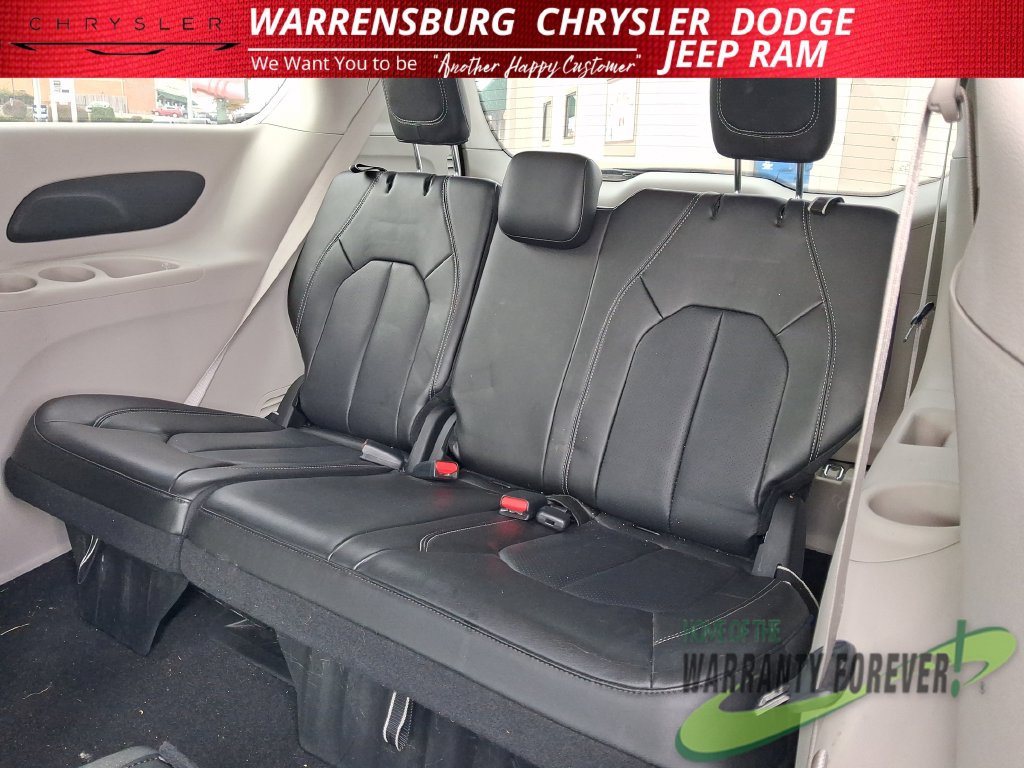 Used 2023 Chrysler Pacifica Touring-L FWD image 15