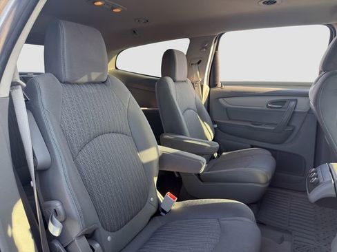 Used 2017 Chevrolet Traverse LT w/ Style and Technology Package image 18
