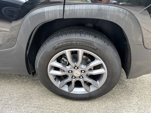 Used 2023 GMC Terrain SLT AWD/4WD image 19