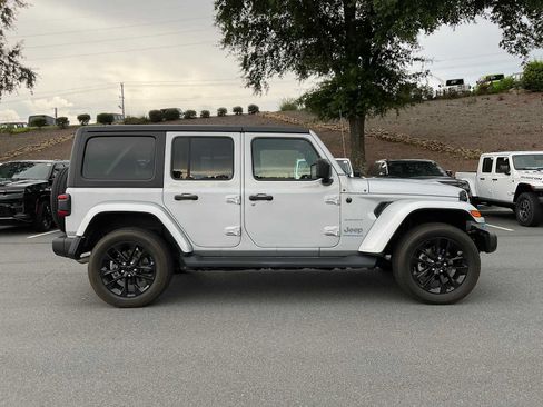 Used 2023 Jeep Wrangler Unlimited Sahara w/ Cold Weather Group AWD/4WD image 6