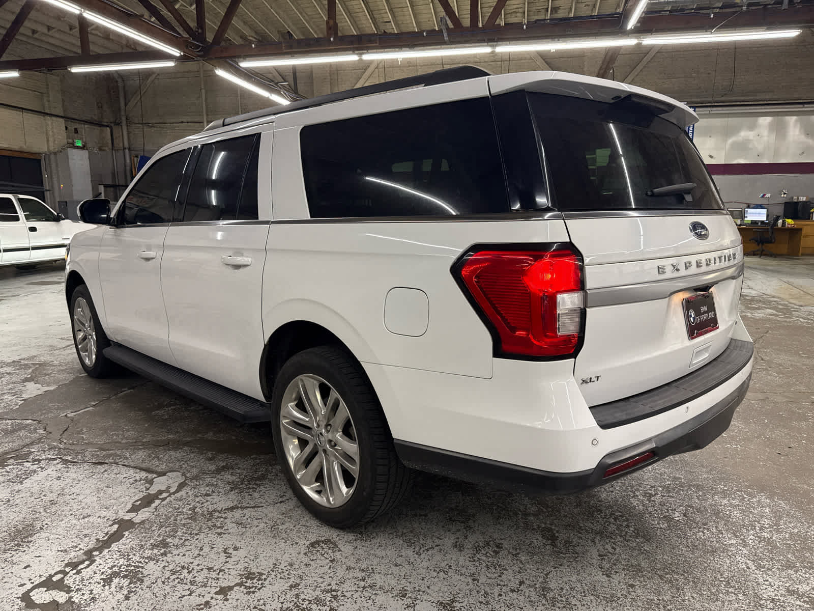 Used 2022 Ford Expedition Max XLT AWD/4WD image 2