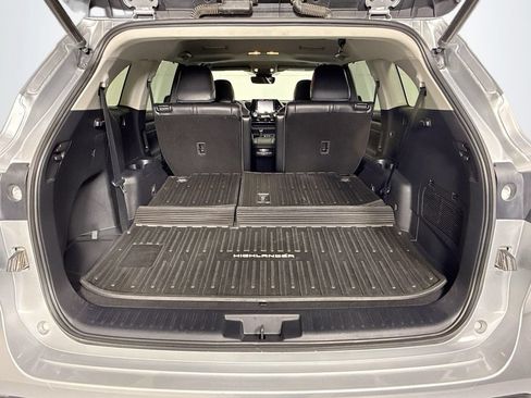Used 2022 Toyota Highlander XLE AWD/4WD image 29