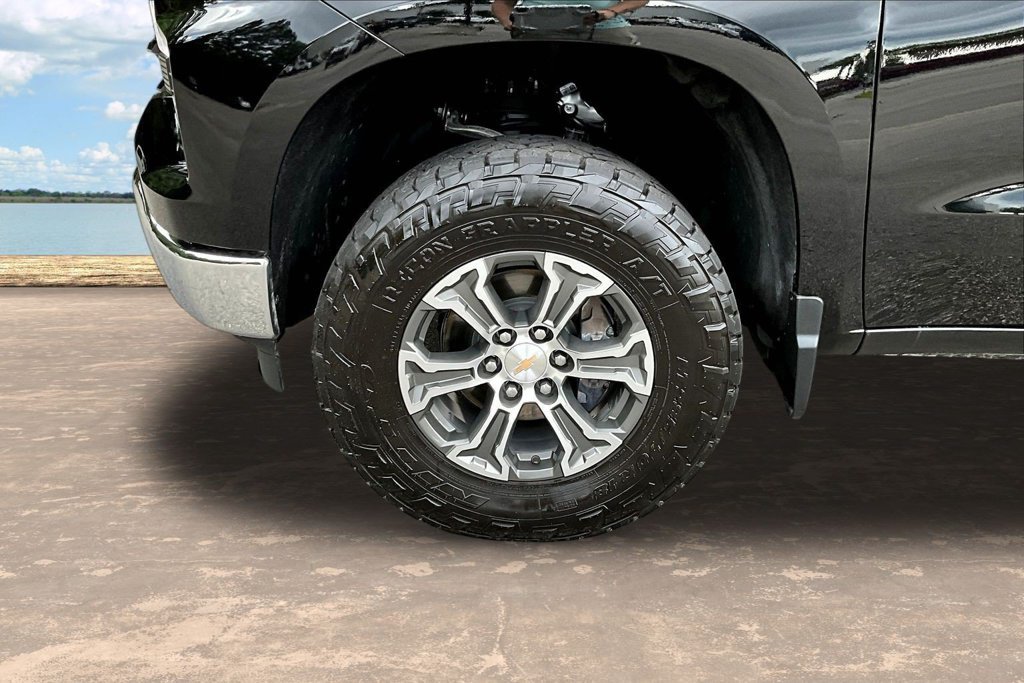Used 2026 Chevrolet Silverado 1500 LT AWD/4WD image 36