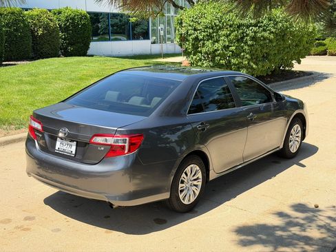 Used 2013 Toyota Camry LE FWD image 5