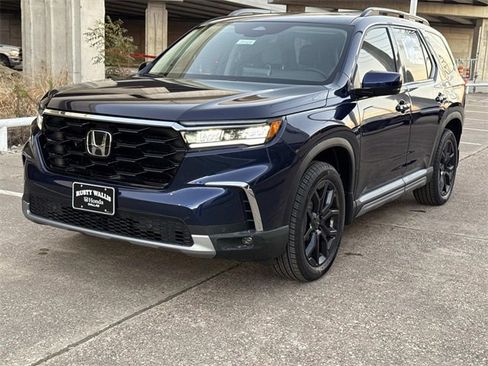 New 2025 Honda Pilot Touring image 4