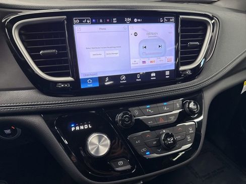 Used 2026 Chrysler Pacifica Select FWD image 21