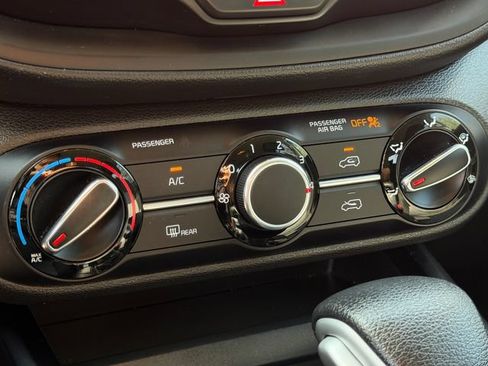 Used 2022 Kia Soul LX FWD image 17