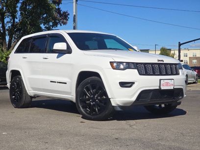 Used 2017 Jeep Grand Cherokee Altitude