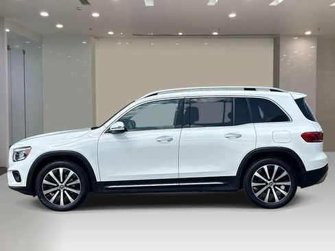 Used 2022 Mercedes-Benz GLB 250 4MATIC image 2