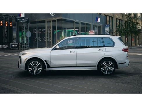 Used 2026 BMW X7 xDrive40i w/ M Sport Package image 4