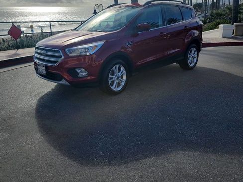 Used 2017 Ford Escape SE w/ SE Leather Comfort Package FWD image 2