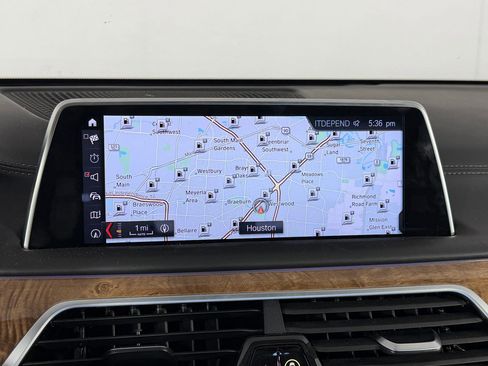 Used 2018 BMW 750i image 27