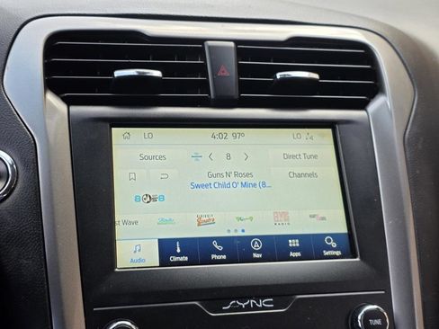 Used 2020 Ford Fusion SE FWD image 20