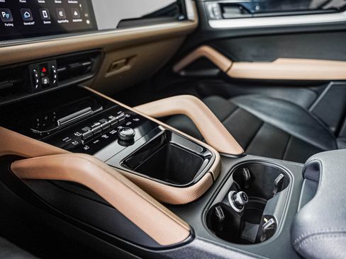 Certified 2024 Porsche Cayenne S AWD/4WD image 20