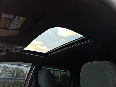 Used 2017 Toyota Tacoma TRD Off-Road w/ Premium & Technology Package image 16