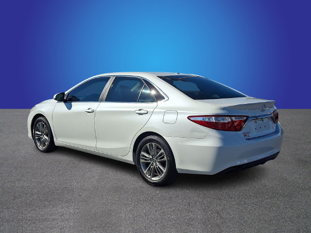 Used 2015 Toyota Camry SE w/ Moonroof Package FWD image 6