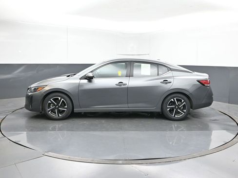 Used 2024 Nissan Sentra SV image 3