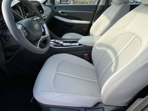 Used 2023 Hyundai Sonata SE w/ Preferred Accessory Package FWD image 9