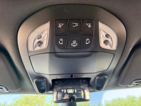 Used 2025 Chrysler Pacifica Limited FWD image 50
