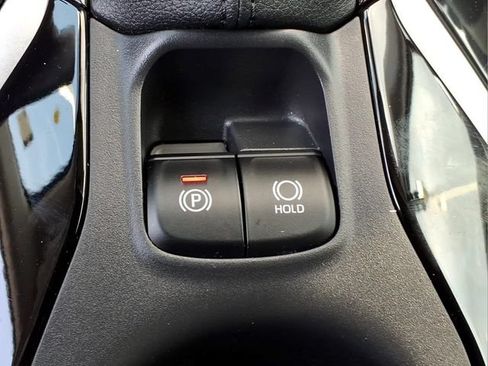 Used 2025 Toyota Corolla Cross XLE w/ Convenience Package AWD/4WD image 17