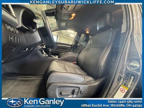 Used 2017 Toyota Highlander Plus AWD/4WD image 17