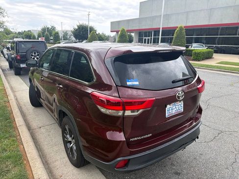 Used 2019 Toyota Highlander LE FWD image 22