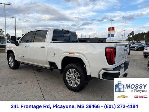 Used 2022 GMC Sierra 3500 Denali image 3