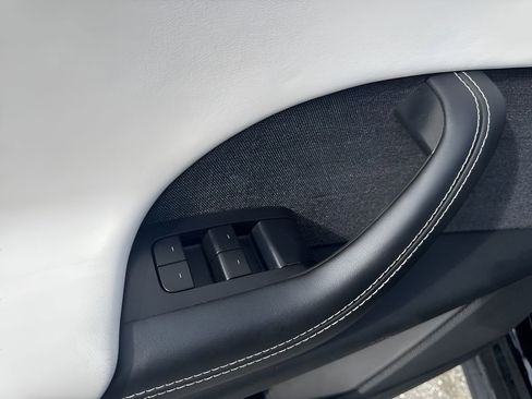 Used 2023 Tesla Model X Plaid image 27