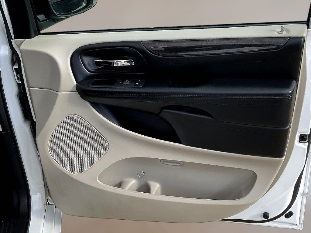Used 2019 Dodge Grand Caravan SE w/ UConnect Hands-Free Group FWD image 28