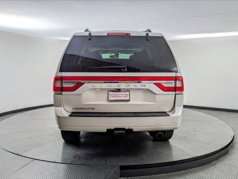 Used 2017 Lincoln Navigator Reserve image 6