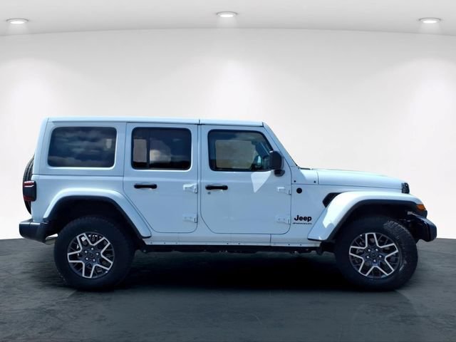 Used 2025 Jeep Wrangler Unlimited Sahara AWD/4WD image 7