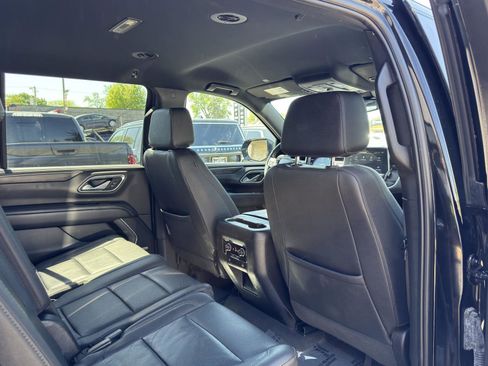 Used 2023 Chevrolet Suburban LT RWD image 39