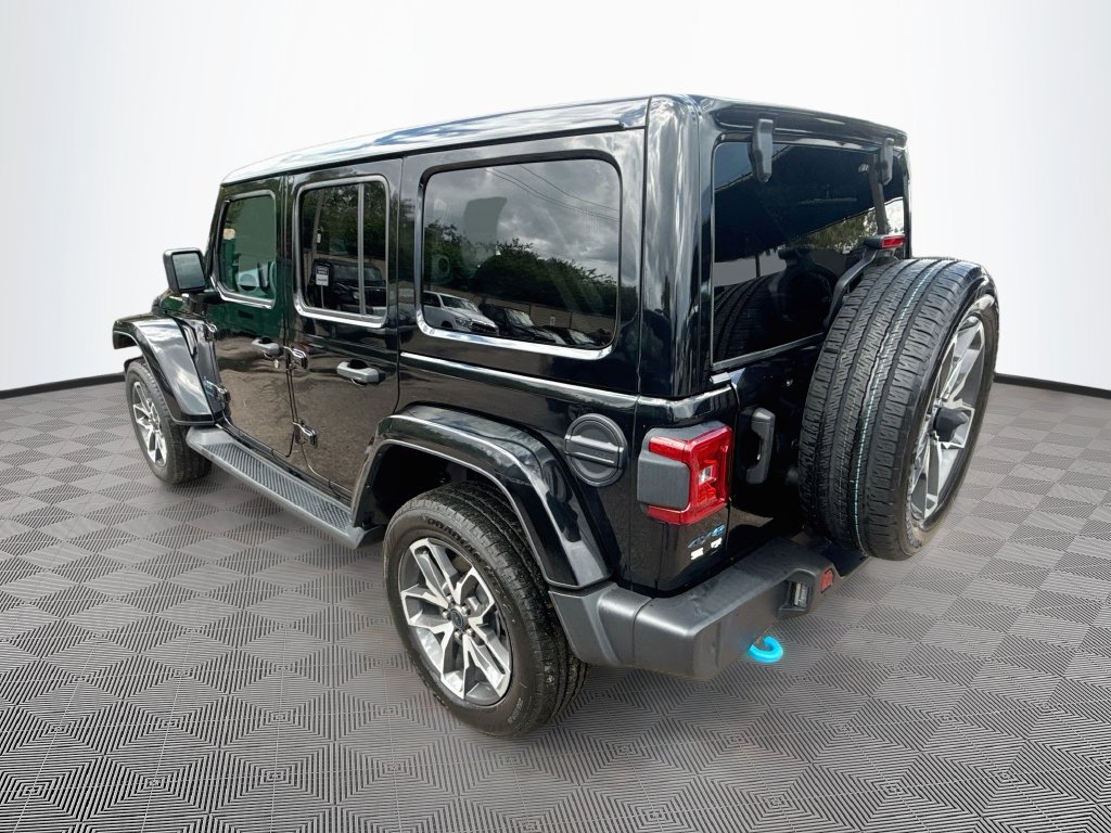 Used 2024 Jeep Wrangler Unlimited w/ Convenience Group AWD/4WD image 8