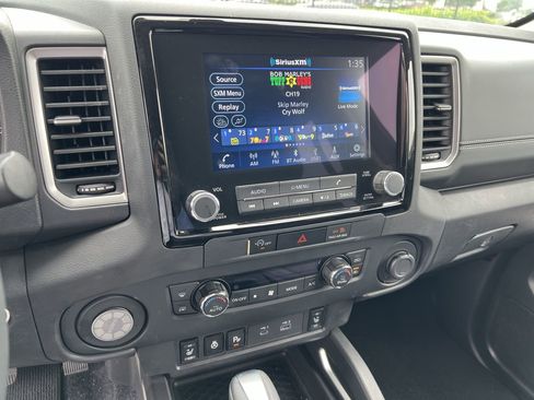 Used 2024 Nissan Frontier SV w/ Technology Package RWD image 8