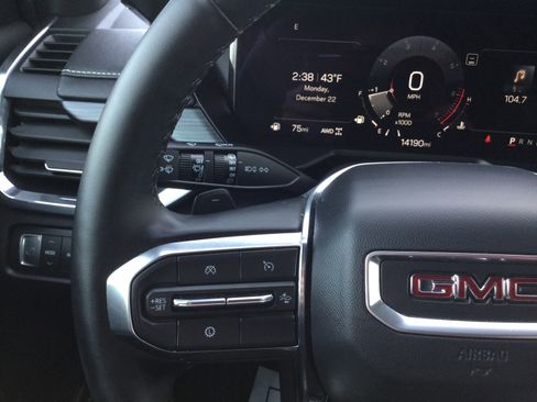 Used 2025 GMC Acadia Elevation w/ Elevation Premium Package image 14