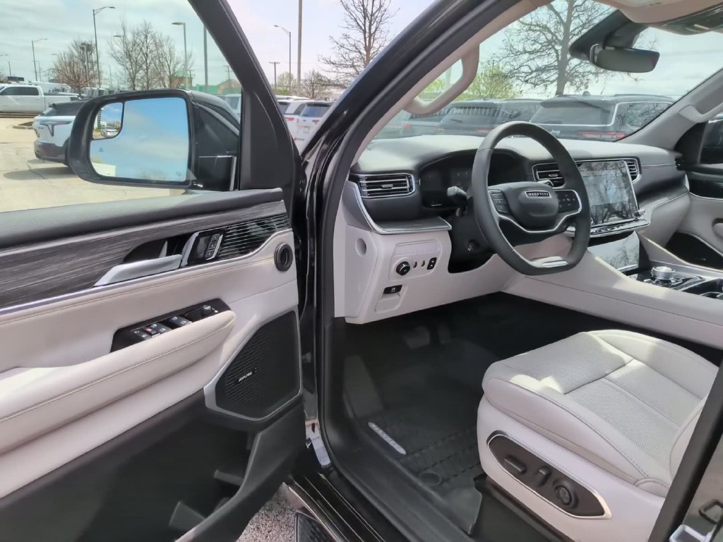 Used 2024 Jeep Wagoneer Series II w/ Premium Group I AWD/4WD image 19