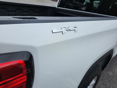 Certified 2025 GMC Sierra 1500 SLE image 6