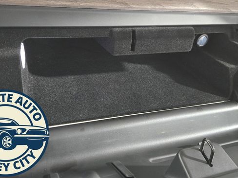 Used 2019 Land Rover Discovery HSE Luxury image 26