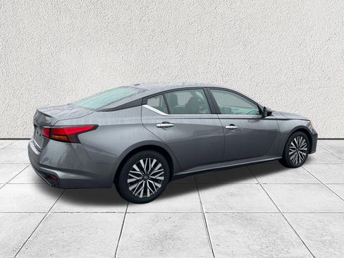 Used 2024 Nissan Altima 2.5 SV image 9