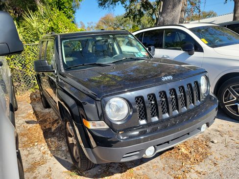 Used 2017 Jeep Patriot High Altitude image 3